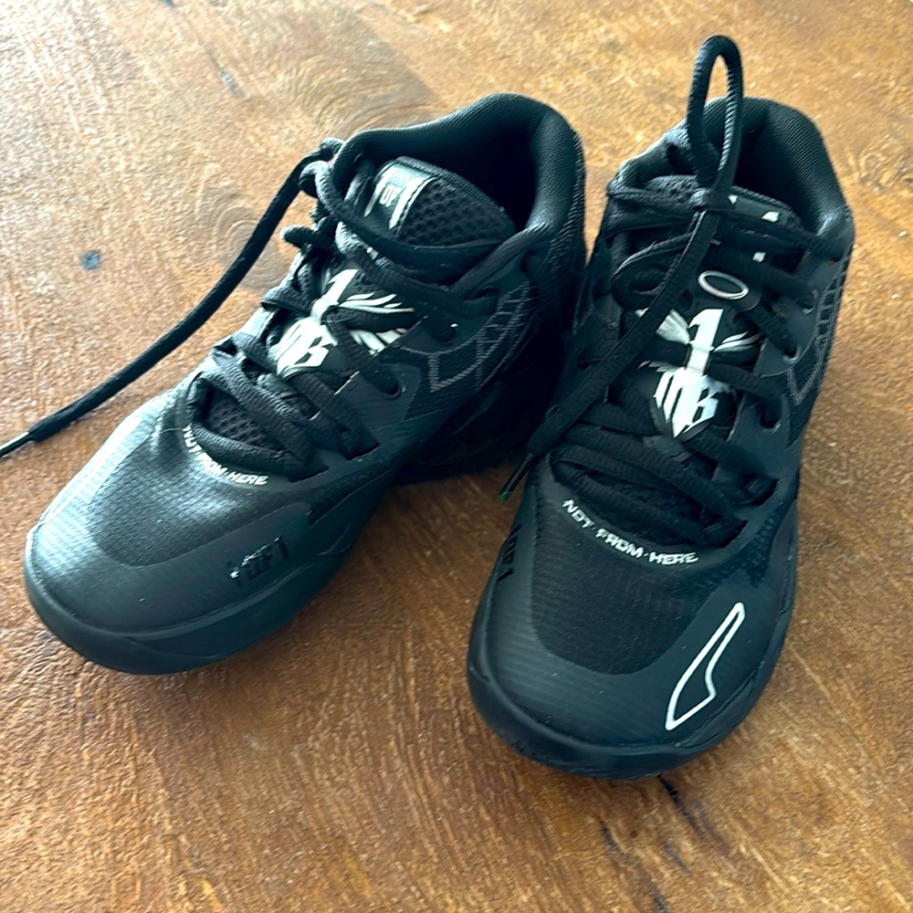 Puma Boys LaMelo Ball MB 01 376888-02 Black Iridescent Dreams Shoes Size 4